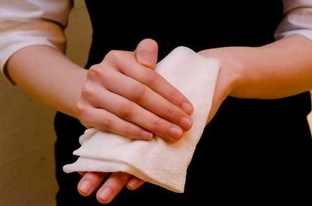 Ehun bustien garbigailuak kolorea gehitu hotel zerbitzuetan